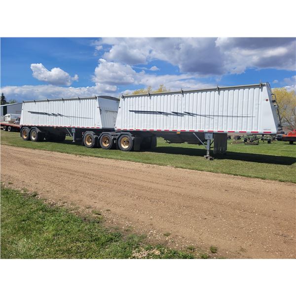 2000 Cancade Super B Grain trailer. 28ft lead trailer, 31ft rear trailer. V.G Hankook 11R24.5 tires.