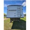 Image 4 : 2000 Cancade Super B Grain trailer. 28ft lead trailer, 31ft rear trailer. V.G Hankook 11R24.5 tires.