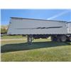 Image 5 : 2000 Cancade Super B Grain trailer. 28ft lead trailer, 31ft rear trailer. V.G Hankook 11R24.5 tires.