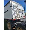 Image 6 : 2000 Cancade Super B Grain trailer. 28ft lead trailer, 31ft rear trailer. V.G Hankook 11R24.5 tires.