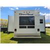 Image 4 : 2005 Open Road 5th wheel Holiday trailer, approx. 36 ft, 3 slides, awning, queen size bed, shower, w