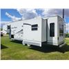 Image 5 : 2005 Open Road 5th wheel Holiday trailer, approx. 36 ft, 3 slides, awning, queen size bed, shower, w