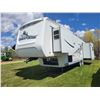 Image 6 : 2005 Open Road 5th wheel Holiday trailer, approx. 36 ft, 3 slides, awning, queen size bed, shower, w