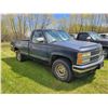 Image 3 : 1992 Chevy 4x4 K1500, 5.7 auto, 4WD, runs with a prime, showing 423,633 Kms, VIN: 1GCEK14H4NE137555