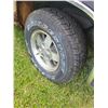 Image 15 : 1993 GMC C1500, auto, 5.7 engine, 2WD, runs with a Prime, has fuel pump issues, Full load cloth inte