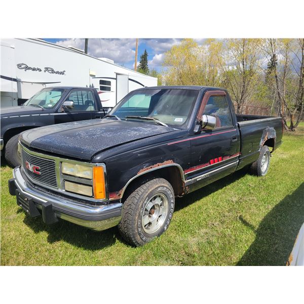 1993 GMC C1500, auto, 5.7 engine, 2WD, runs with a Prime, has fuel pump issues, Full load cloth inte