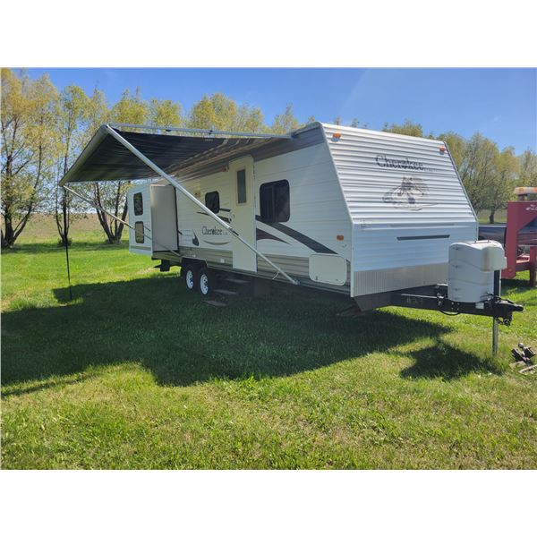 2005 Cherokee Forest River, approx. 32 ft Lite pull trailer, 2 slides, c/w weight distribution hitch