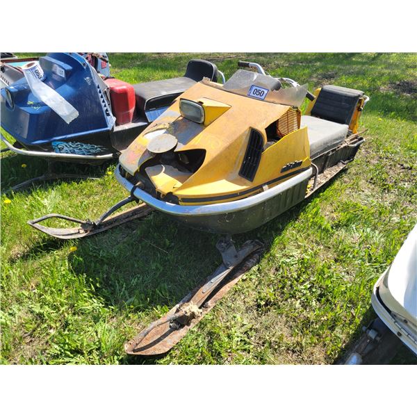 Ski-doo Nordic 399E. Engine not seized, parts only.