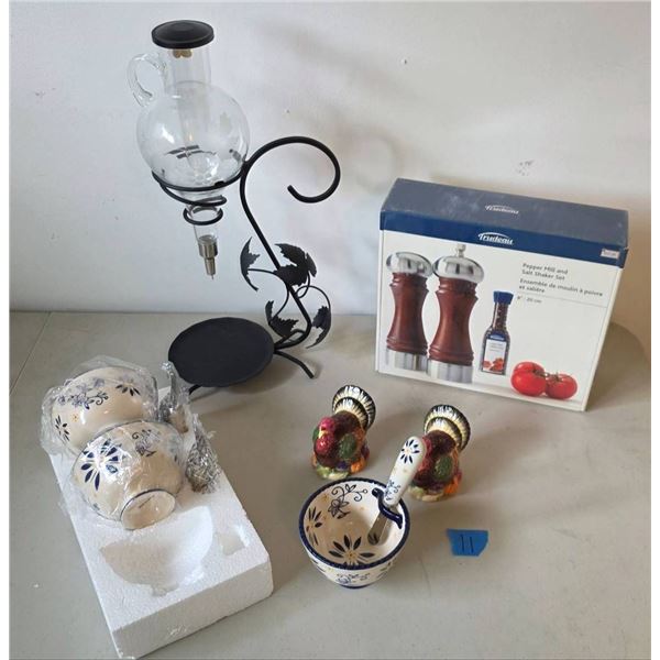 Kitchen and Decor Items Including Pepper Mill Set, Bowls, and Turkey Shakers