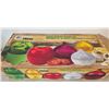 Image 3 : Pyrex Baken-Serve Dish, Pro Fresh Veggie Keeper 10-Pc Set, and Pie Slice Divider