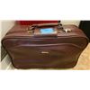 Image 4 : Three Luggage Pieces in Black, Red, and Brown