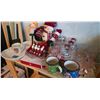 Image 2 : Holiday-Themed Decorative and Kitchenware Assortment