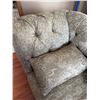 Image 5 : Tufted Chaise Lounge with Floral Upholstery and Accent Pillows