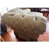 Image 7 : Tufted Chaise Lounge with Floral Upholstery and Accent Pillows