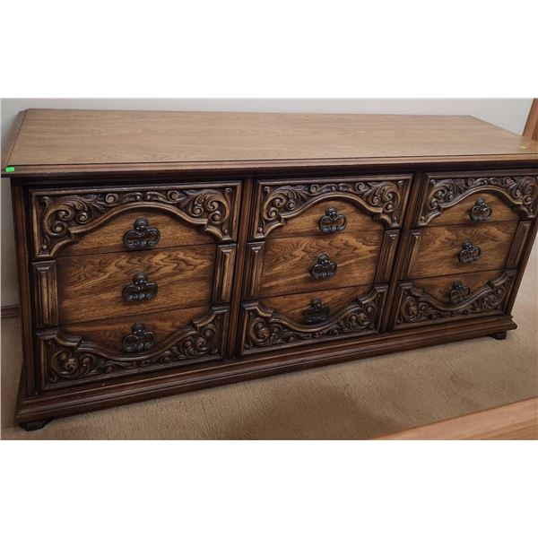 Peppers Fine Furniture 9-Drawer Vintage Wood Dresser