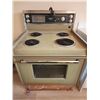 Image 1 : Moffat Deluxe Electric Stove in Avocado Green