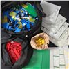 Image 1 : 2 LARGE BAGS OF VINTAGE LEGO INCLUDING VINTAGE BUILDING PLATES