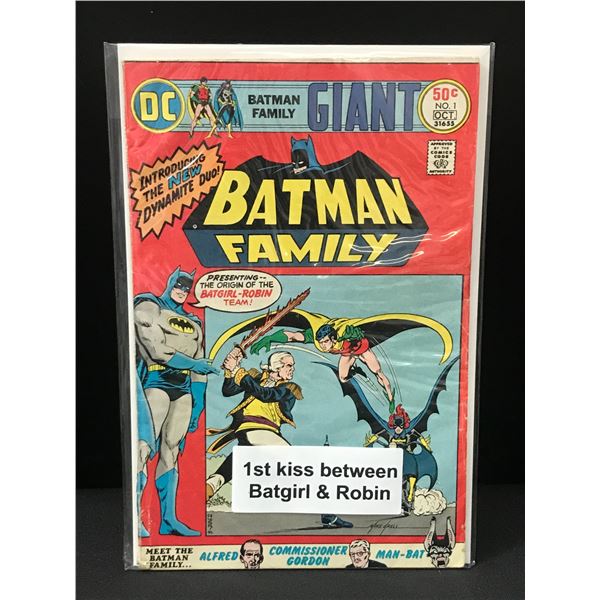 BATMAN FAMILY GIANT #1 1ST KISS BETWEEN BAT-GIRL AND ROBIN - DC COMICS