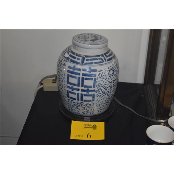14" BLUE & WHITE PUNCHBOWL W/STAND & BLUE & WHITE DOUBLE HAPPINESS GINGER JAR W/STAND (2 PCS)