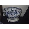 Image 4 : 14" BLUE & WHITE PUNCHBOWL W/STAND & BLUE & WHITE DOUBLE HAPPINESS GINGER JAR W/STAND (2 PCS)