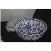 Image 5 : 14" BLUE & WHITE PUNCHBOWL W/STAND & BLUE & WHITE DOUBLE HAPPINESS GINGER JAR W/STAND (2 PCS)
