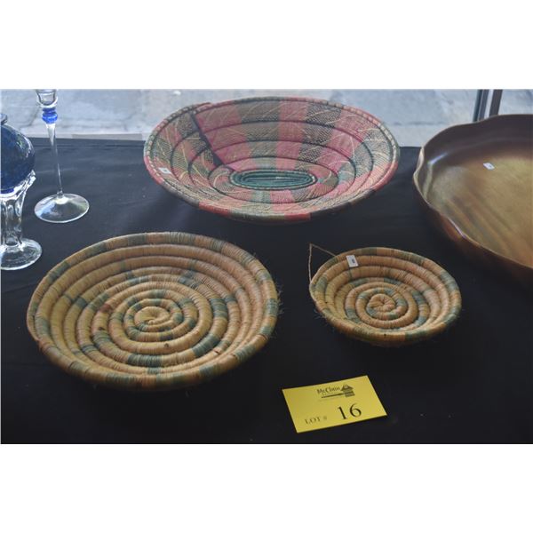 HAND WOVEN NATURAL FIBER STORAGE BASKETS W/SPIRAL DESIGN (3 PCS)