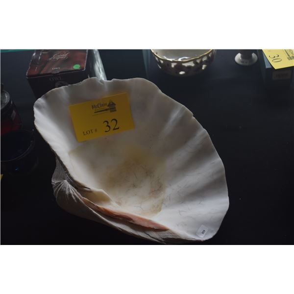 15" CLAM SHELL