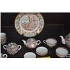 Image 3 : COLLECTION OF CHINESE FAMILLE ROSE PORCELAIN DISHES, BOWLS, CUPS, SAUCERS, TEAPOT, SPOONS, ETC. W/ST