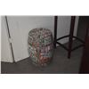 Image 2 : CHINESE ROSE MEDALLION PORCELAIN GARDEN STOOL