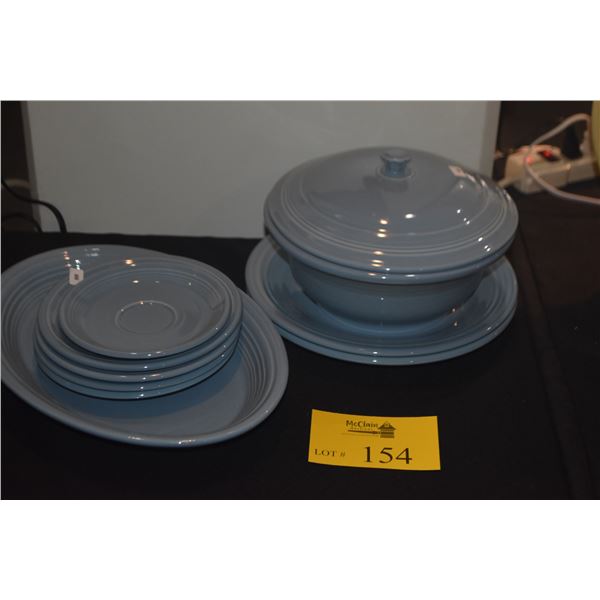 VINTAGE FIESTAWARE PLATES & COVERED CASSEROLE DISH IN PERIWINKLE BLUE (9 PCS)