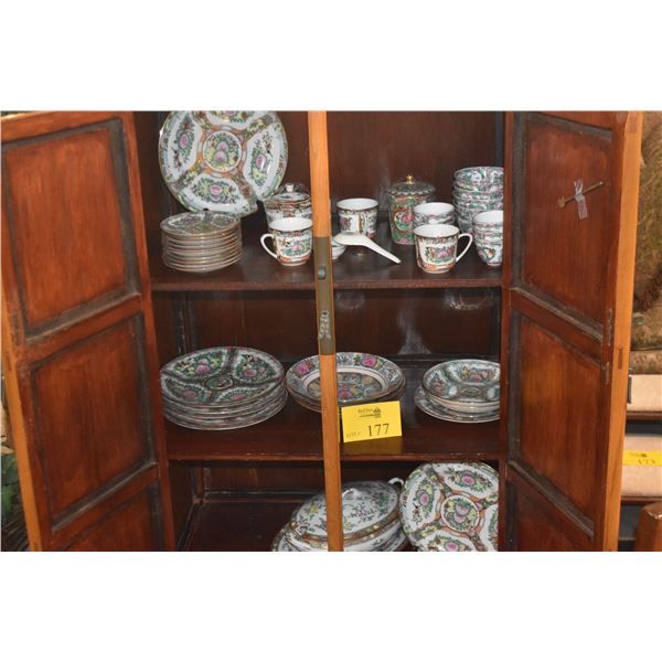 COLLECTION OF CHINESE FAMILLE ROSE PLATES, BOWLS, CUPS, SPOON, ETC. W/STANDS (36 PCS)