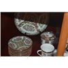 Image 3 : COLLECTION OF CHINESE FAMILLE ROSE PLATES, BOWLS, CUPS, SPOON, ETC. W/STANDS (36 PCS)