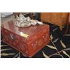 Image 2 : VINTAGE RED LACQUER CHINESE CHEST W/SEPARATE FOOTED BASE & GLASS TOP (35 1/2" X 25")