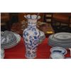 Image 2 : 16" BLUE & WHITE CHINOISERIE PORCELAIN VASE (DOES NOT INCLUDE FLOWERS)