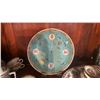 Image 2 : COLLECTION OF FAMILLE ROSE PLATES, PLATTER, CUPS, SAUCERS, BOWLS, SPOONS & LONGEVITY PLATE (32 PCS) 