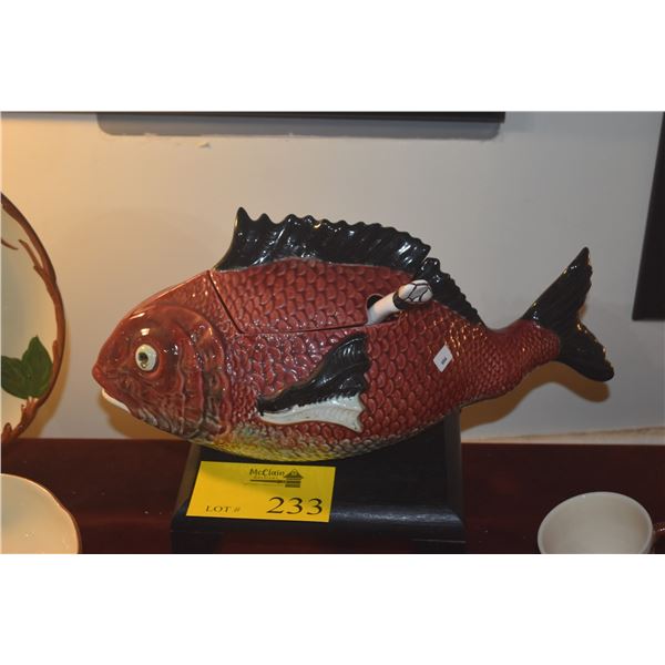 VINTAGE 1950'S PORTUGAL MAJOLICA FISH SOUP TUREEN, MADE FOR GUMPS HONOLULU (DOES NOT INCLUDE STAND)
