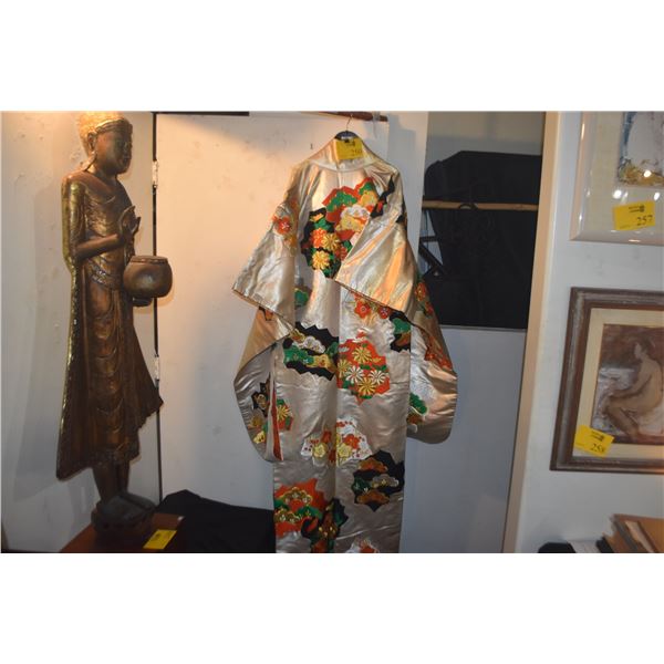 VINTAGE JAPANESE WHITE SILK FORMAL WEDDING KIMONO W/COLORFUL FLORAL PATTERNS