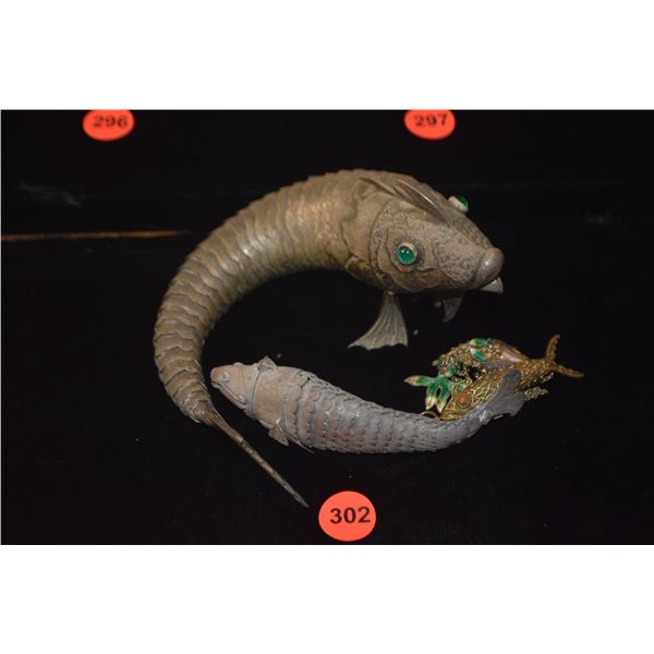 COLLECTION OF ARTICULATED SILVER & ENAMEL FISHES (2" TO 9") (4 PCS)