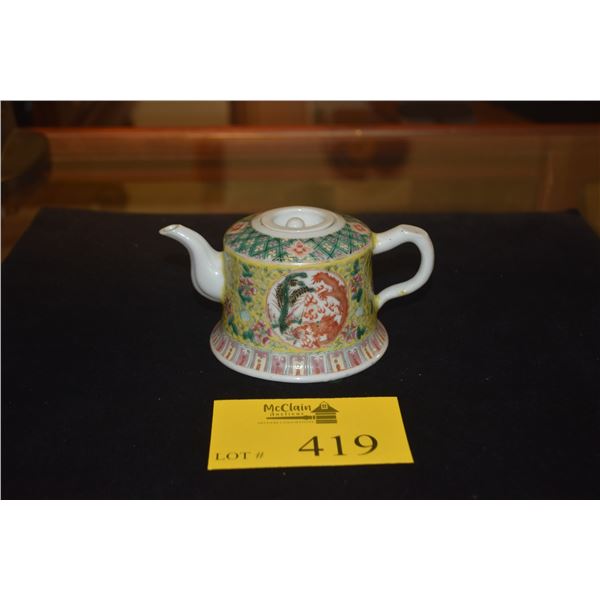 ANTIQUE CHINESE PORCELAIN POLYCHROME DRAGON & PHOENIX TEAPOT; CHIEN LUNG PERIOD 17636-1795, CA. 1739