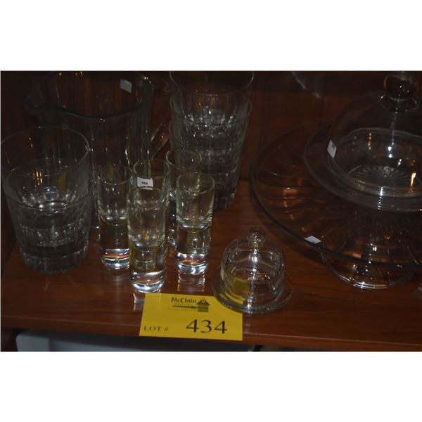 MIXED LOT: CAKE PLATE, GLASSES, PITCHER, PLACE CARD HOLDERS, SHOT GLASSES, ETC. (14 PCS)