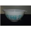 Image 8 : VINTAGE PYREX AMISH BUTTERPRINT CINDERELLA MIXING BOWLS IN TURQUOISE & WHITE (3 PCS)