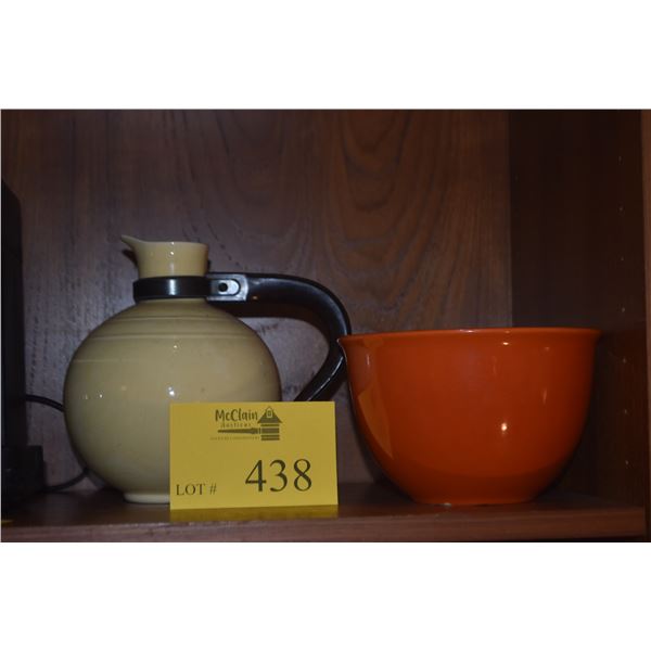 1930'S CARAFE W/BAKELITE HANDLE & RED VERNON KILNS MIXING BOWL (2 PCS)