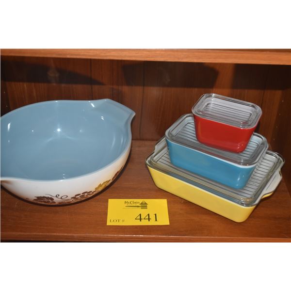 VINTAGE PYREX GOLDEN GRAPES CINDERELLA BOWL & VINTAGE PYREX PRIMARY COLORS REFRIGERATOR DISHES (4 PC