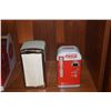 Image 5 : COLLECTION OF COKE THEMED ITEMS: NAPKIN HOLDER, PLATES, ORNAMENTS, CADDIES, MAGNET, BOX, ETC. (18 PC