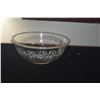 Image 4 : VINTAGE PYREX CLEAR GLASS MIXING BOWLS IN THE "COLONIAL MIST" PATTERN FEATURING WHITE DAISES (3 PCS)