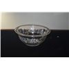 Image 5 : VINTAGE PYREX CLEAR GLASS MIXING BOWLS IN THE "COLONIAL MIST" PATTERN FEATURING WHITE DAISES (3 PCS)