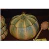 Image 4 : BORDALLO PINHEIRO PUMPKIN TUREEN & BOWLS, HALLOWEEN PLATES & CHINESE PORCELAIN ALTER FRUIT PUMPKIN (