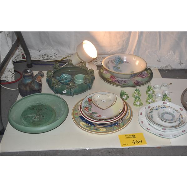 MIXED LOT: ASSORTED VINTAGE PLATES, DISHES & BOWLS, SALTS, CARD HOLDERS, PLANTERS & TEAPOT (31 PCS)