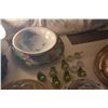 Image 2 : MIXED LOT: ASSORTED VINTAGE PLATES, DISHES & BOWLS, SALTS, CARD HOLDERS, PLANTERS & TEAPOT (31 PCS)