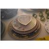 Image 4 : MIXED LOT: ASSORTED VINTAGE PLATES, DISHES & BOWLS, SALTS, CARD HOLDERS, PLANTERS & TEAPOT (31 PCS)
